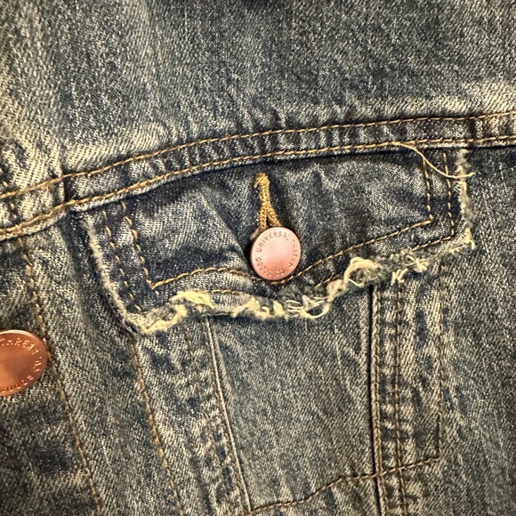 Never been worn distressed Jean Jacket - Picture 4 of 5